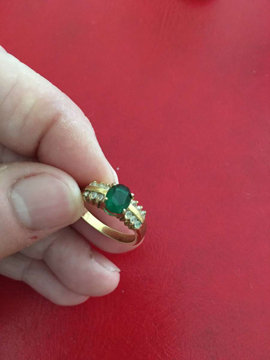 LOVELY GOLD RING WITH  STONE