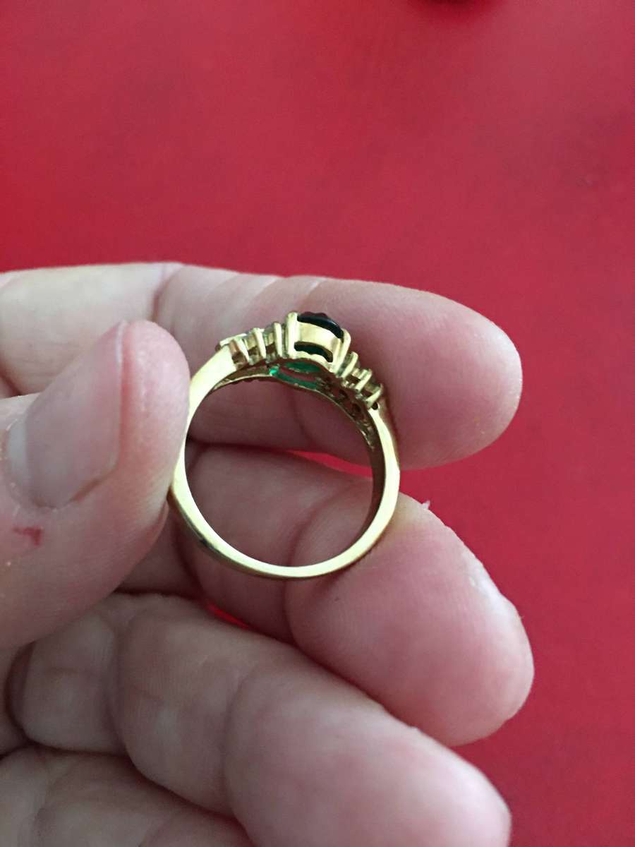 LOVELY GOLD RING WITH  STONE