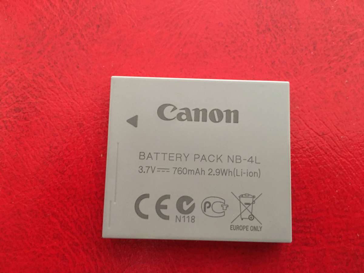 CANON  CAMERA (FAULTY) NOT WORKING CAMERA WITH SIM CARD BAG ETC NICE FOR SPARE PARTS