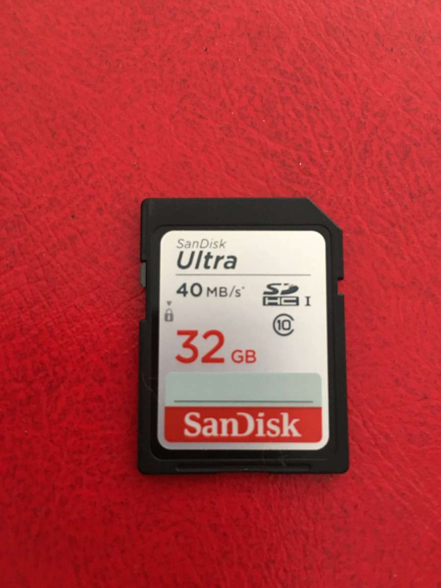 CANON  CAMERA (FAULTY) NOT WORKING CAMERA WITH SIM CARD BAG ETC NICE FOR SPARE PARTS