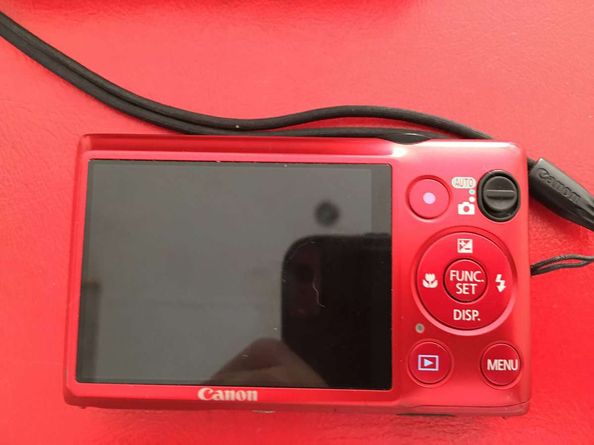 CANON  CAMERA (FAULTY) NOT WORKING CAMERA WITH SIM CARD BAG ETC NICE FOR SPARE PARTS