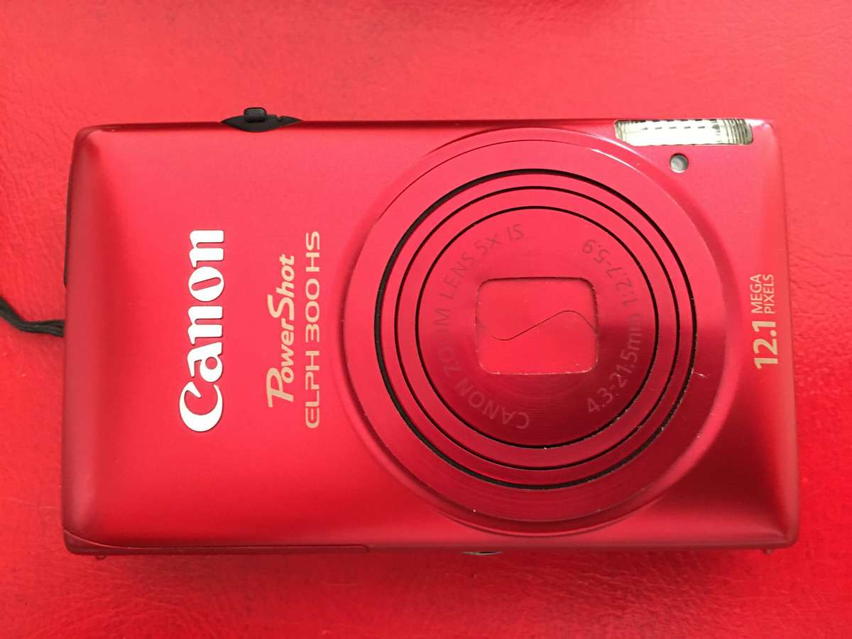 CANON  CAMERA (FAULTY) NOT WORKING CAMERA WITH SIM CARD BAG ETC NICE FOR SPARE PARTS