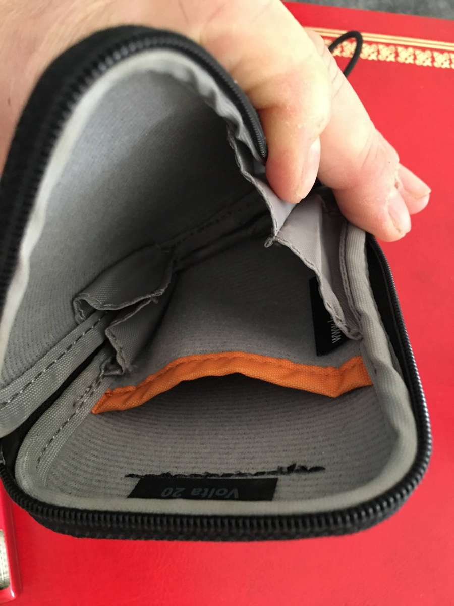 CANON  CAMERA (FAULTY) NOT WORKING CAMERA WITH SIM CARD BAG ETC NICE FOR SPARE PARTS