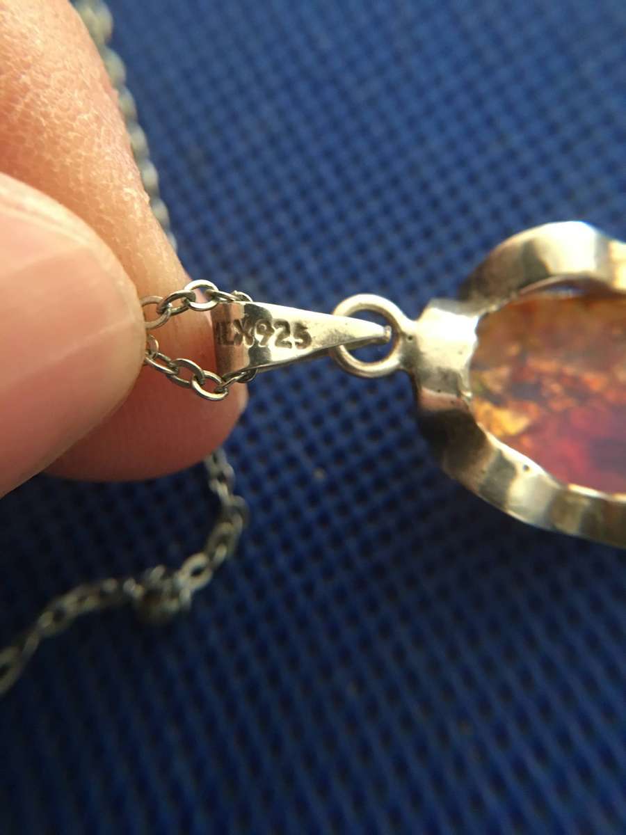 LOVELY VINTAGE GLASS NECKLACE WITH HALL MARK CHAIN - MEX925