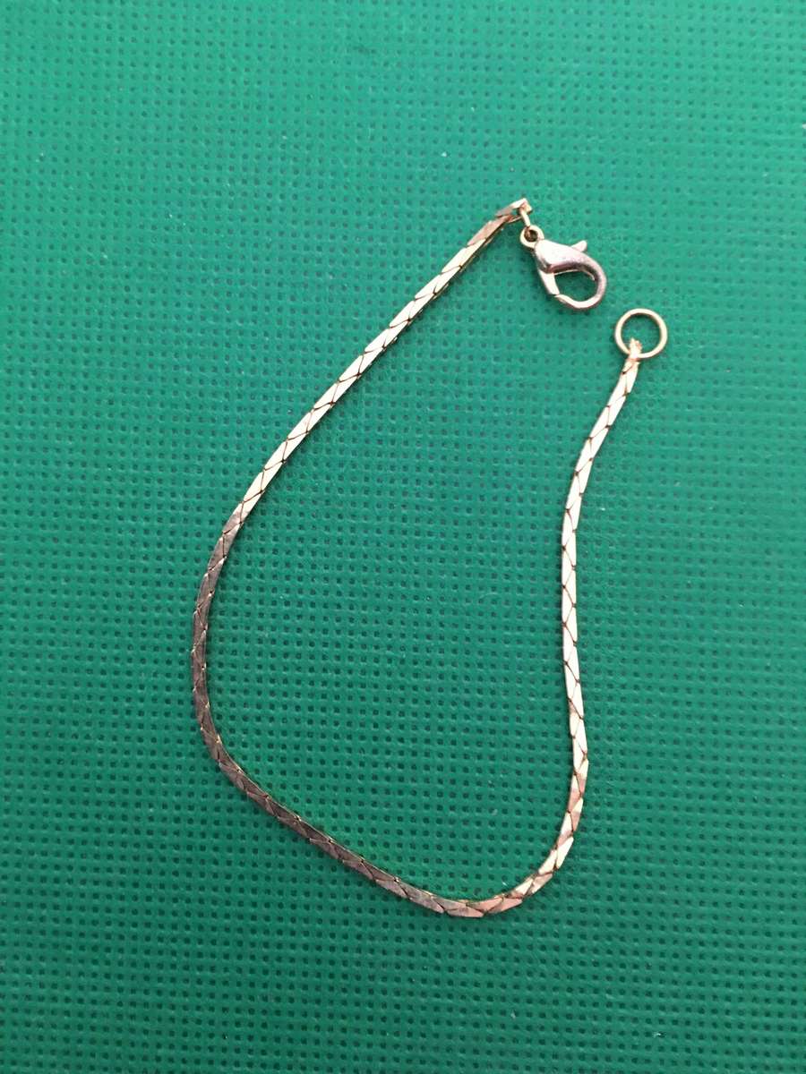LOVELY GOLD TRIANGLE  BRACELET