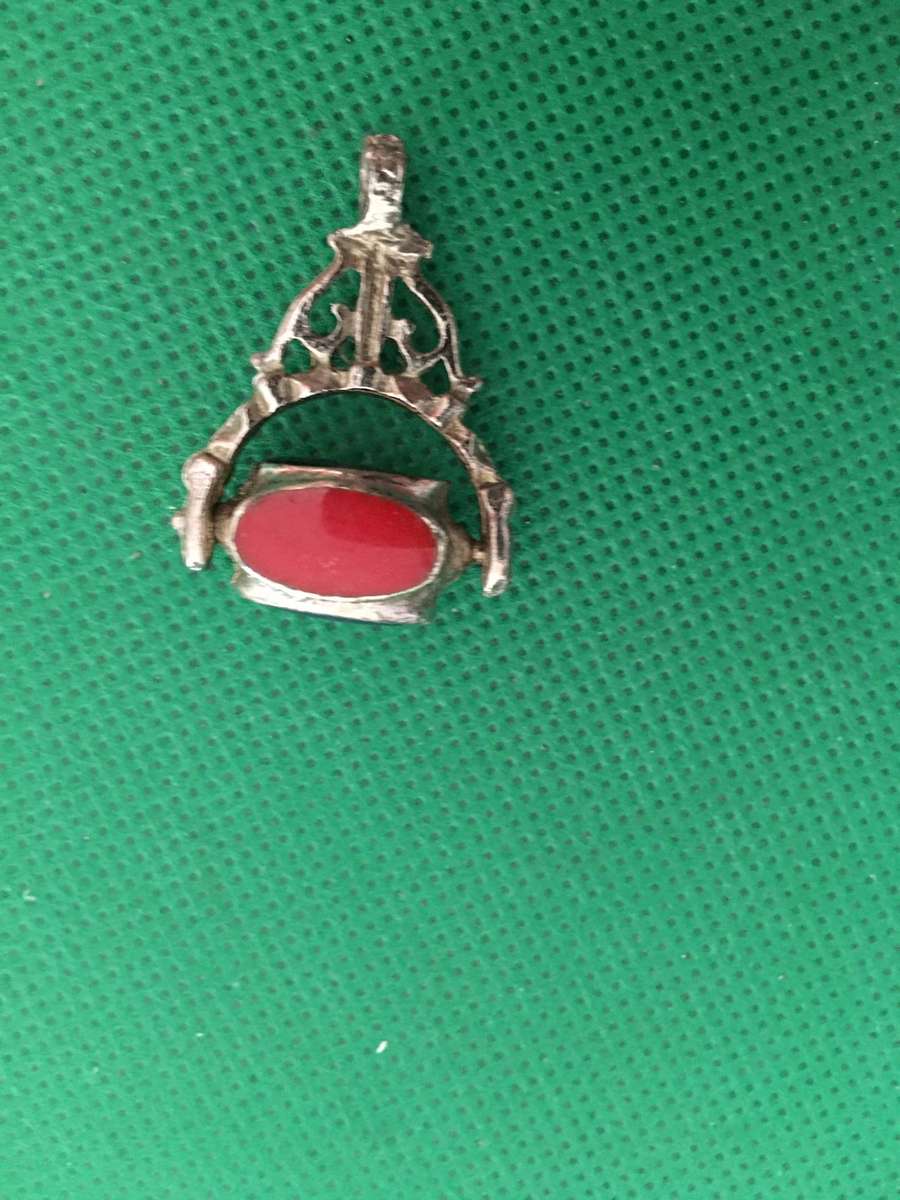 VINTAGE ROTATING PENDANT