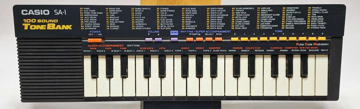 Casio SA-1 ToneBank Keyboard  Vintage 32-Key Mini Electronic Keyboard (In Working Condition)
