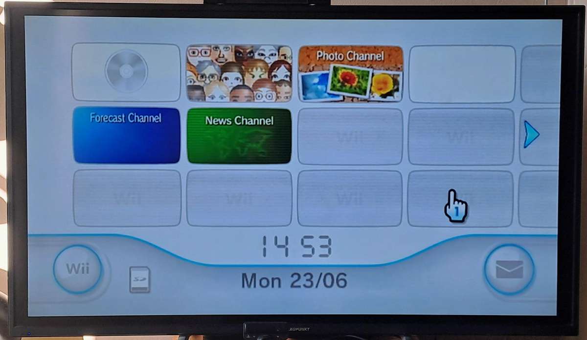 Nintendo Wii (White) Console - WiiSports HDMI Bundle (In Original Retail Box)