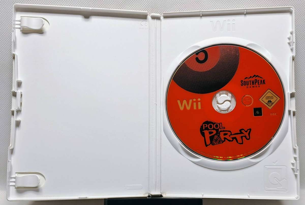 Nintendo Wii (Black & White) Console, games and HDMI Bundle