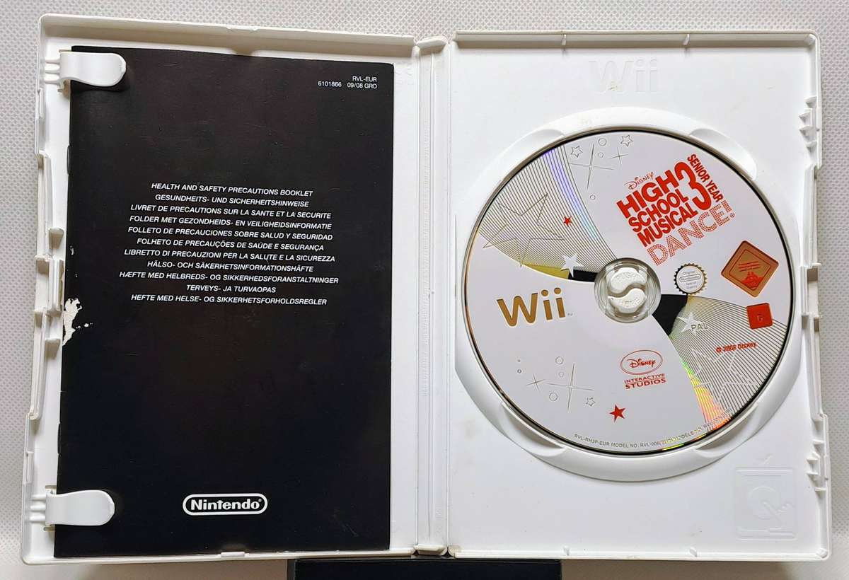 Nintendo Wii (Black & White) Console, games and HDMI Bundle