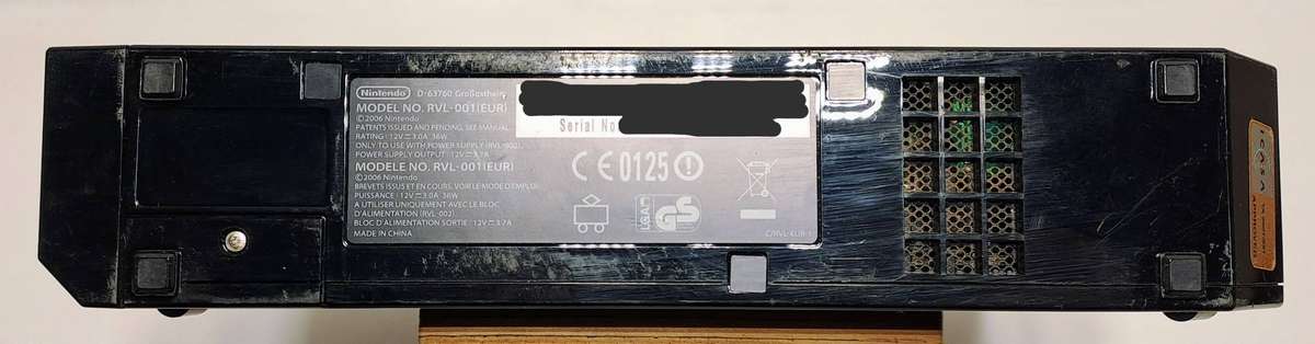 Nintendo Wii (Black & White) Console, games and HDMI Bundle