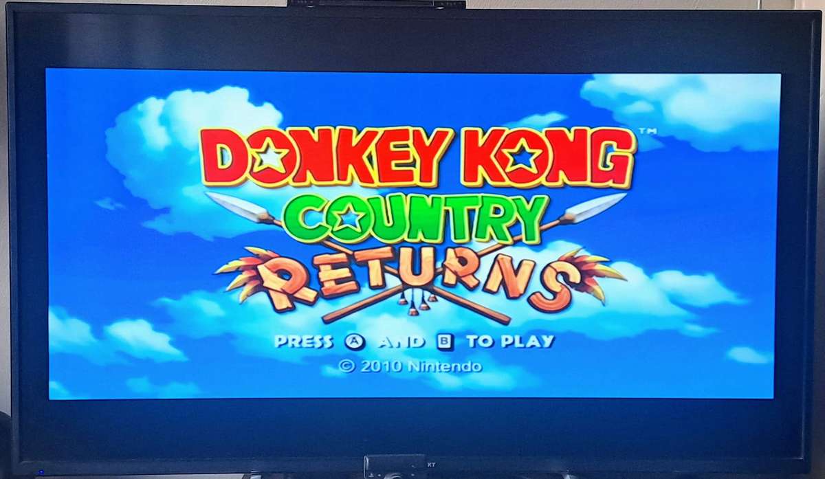Donkey Kong Country Returns  Nintendo Wii Game (Nintendo Selects)