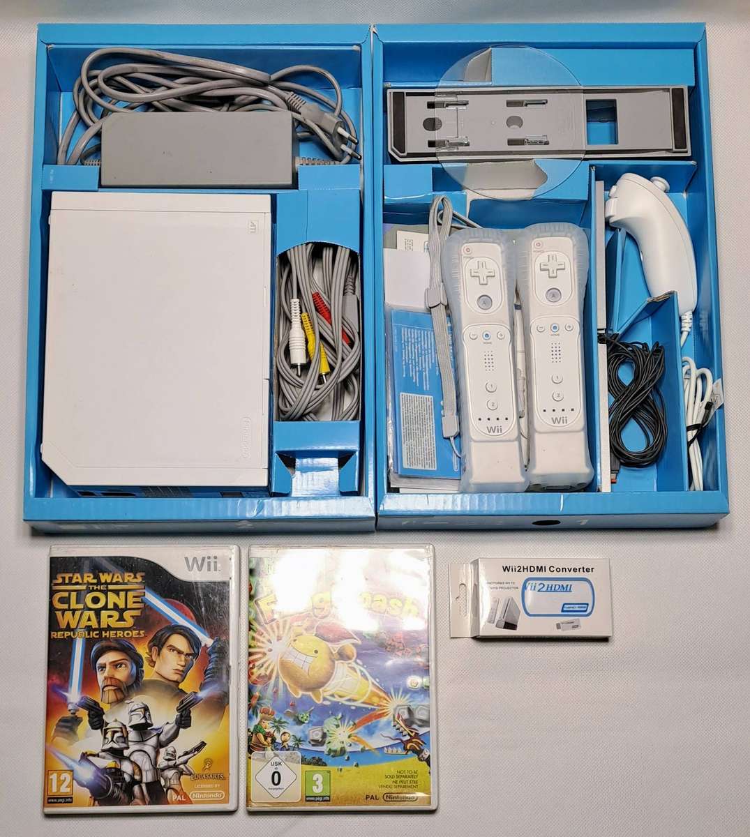 Nintendo Wii (White) Console, Controllers, Games and HDMI Bundle (Retail Boxed)