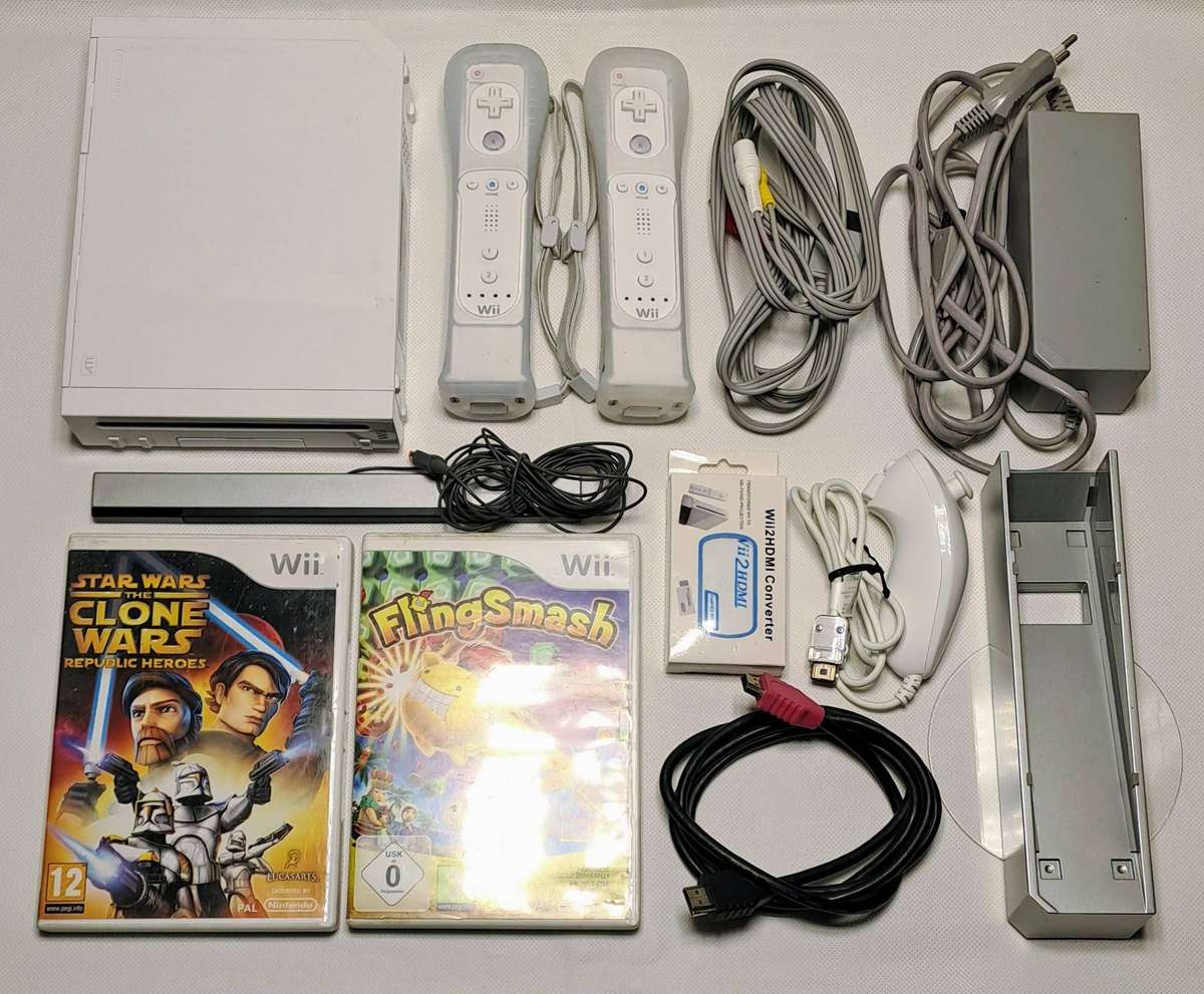 Nintendo Wii (White) Console, Controllers, Games and HDMI Bundle (Retail Boxed)