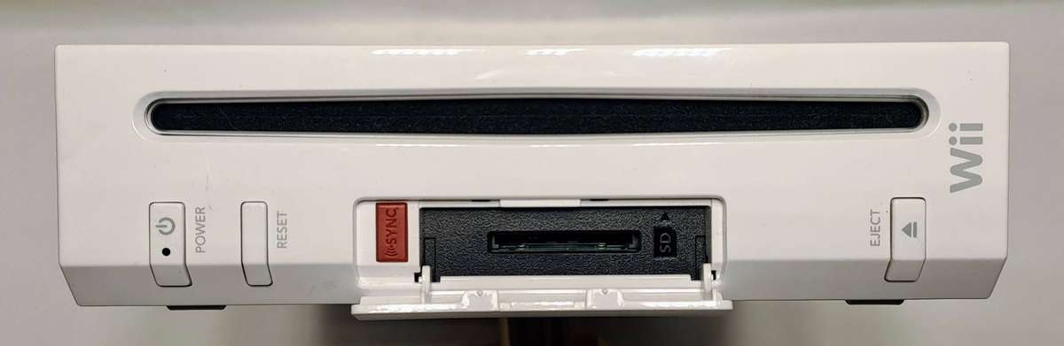 Nintendo Wii (White) Console, Controllers, Games and HDMI Bundle (Retail Boxed)