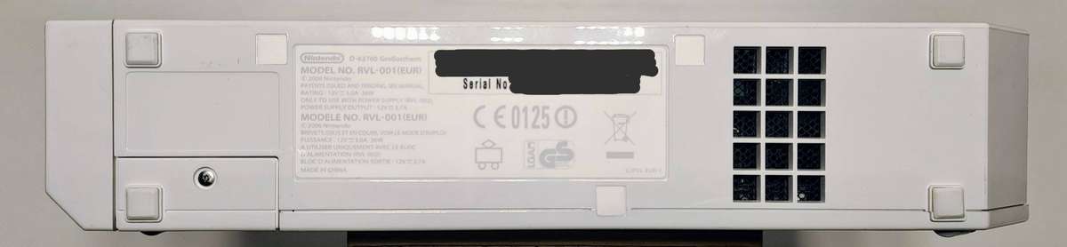 Nintendo Wii (White) Console, Controllers, Games and HDMI Bundle (Retail Boxed)