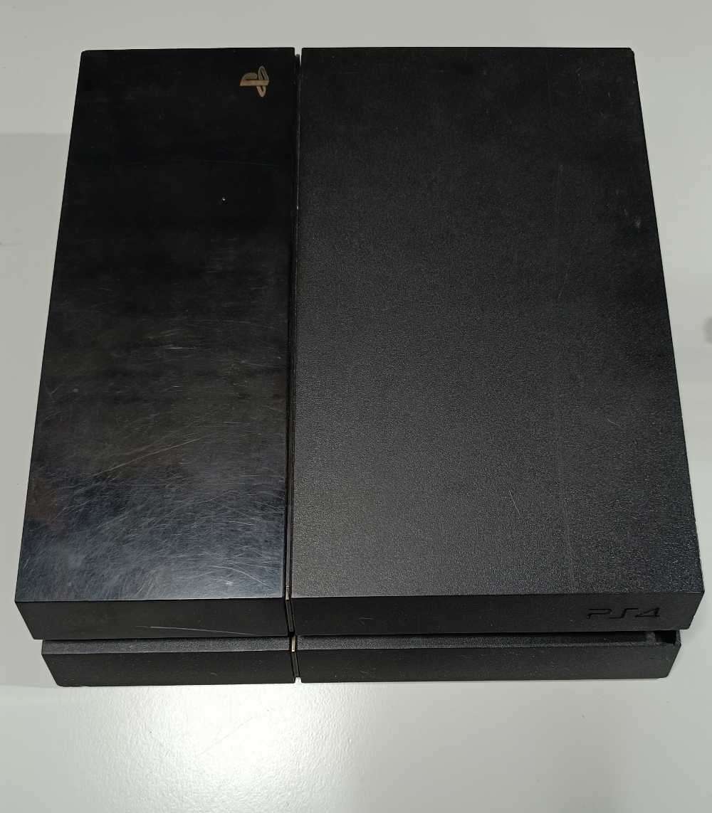 PlayStation 4 Phat - Selling for spares (Pulsing Blue light)