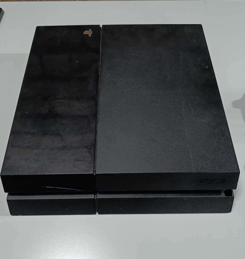 PlayStation 4 Phat - Selling for spares (Pulsing Blue light)