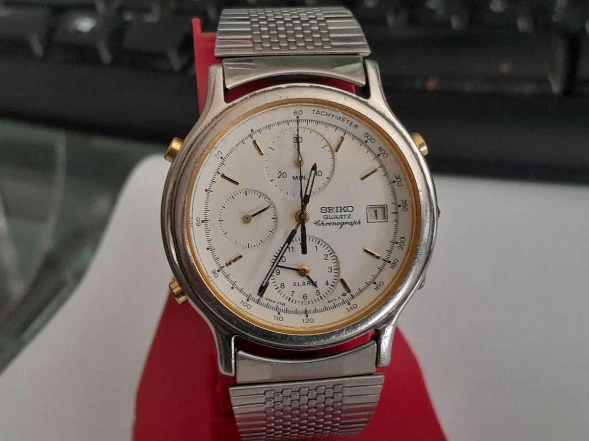 Two vintage watches to wear as is, or for minor repairs.