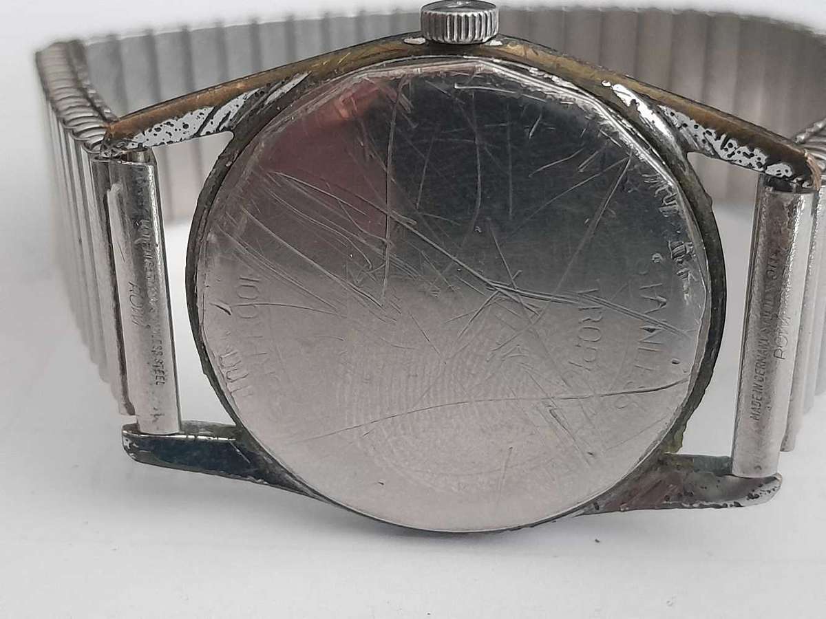 Two vintage watches to wear as is, or for minor repairs.