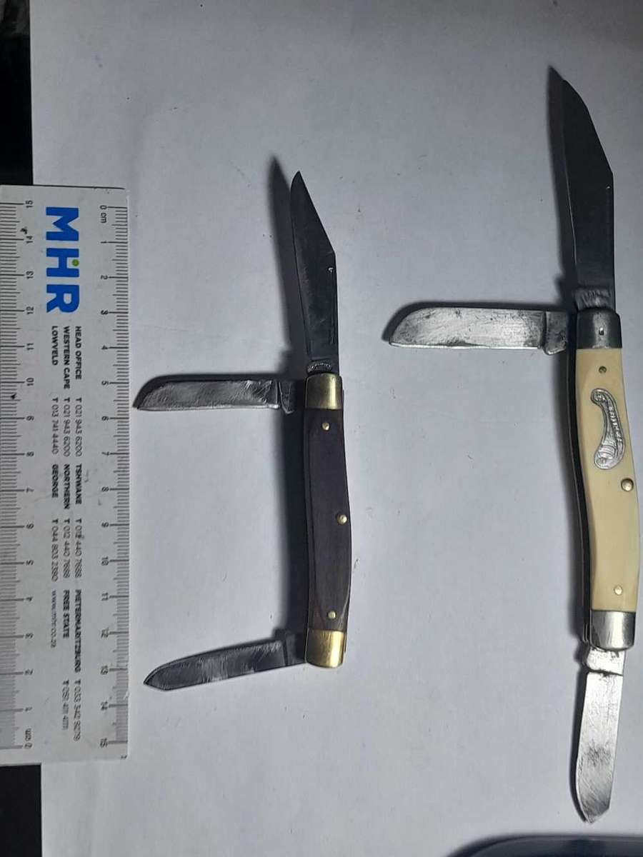 2 x Vintage US Imperial Frontier Stock Knives.