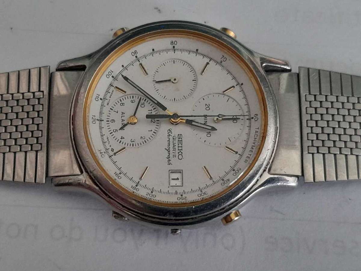 Two vintage watches to wear as is, or for minor repairs.