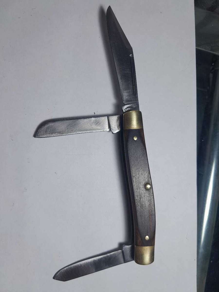 2 x Vintage US Imperial Frontier Stock Knives.