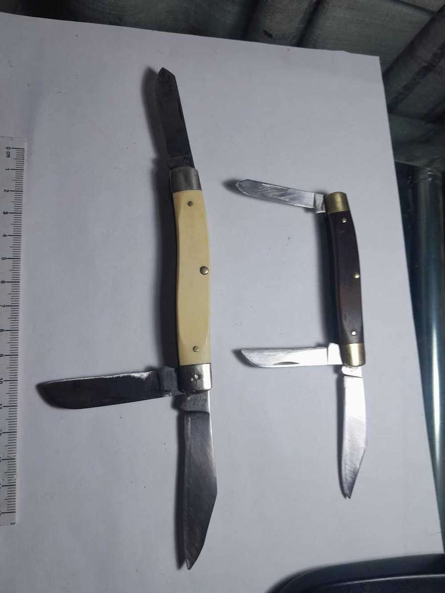 2 x Vintage US Imperial Frontier Stock Knives.