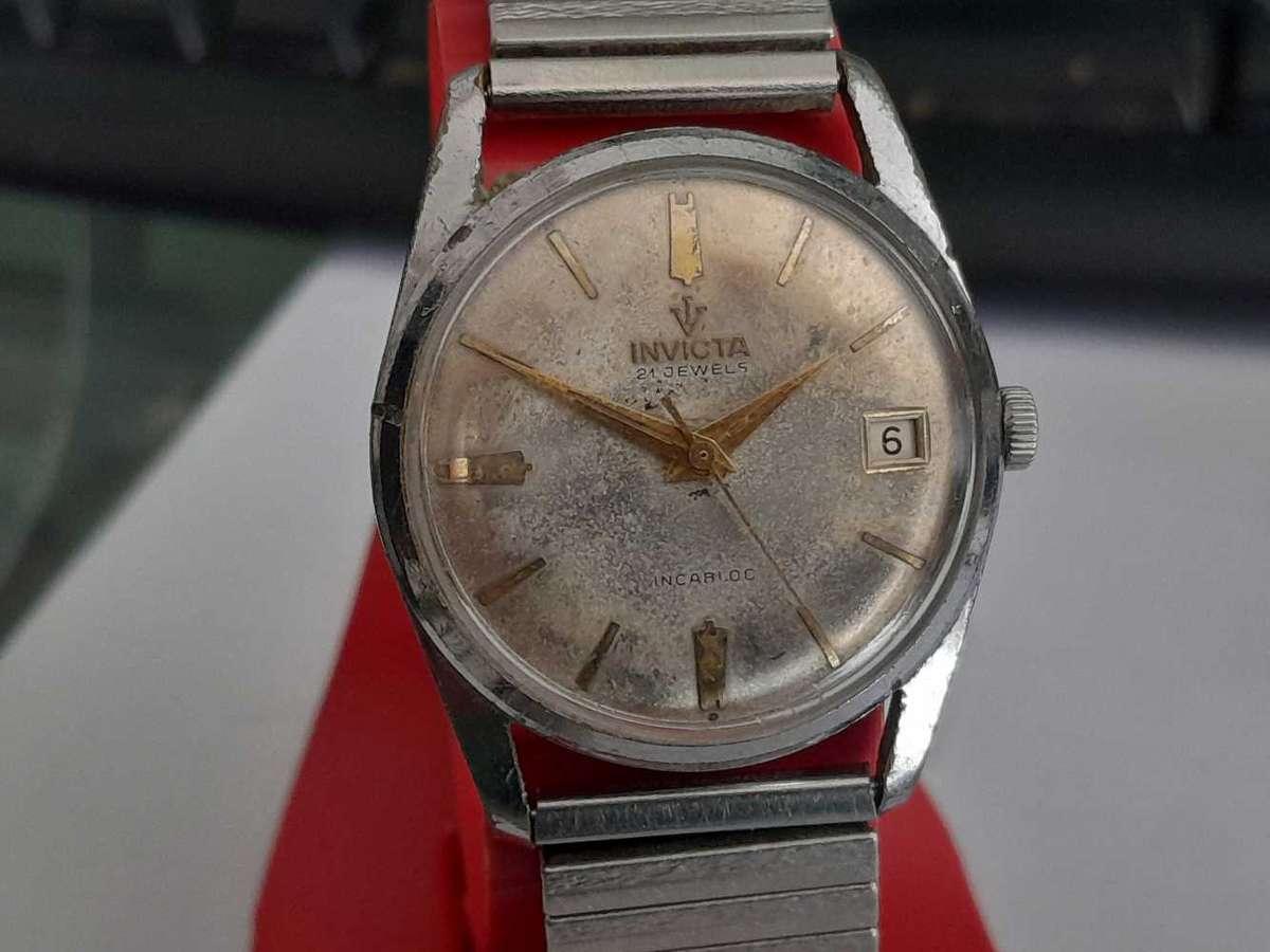 Two vintage watches to wear as is, or for minor repairs.