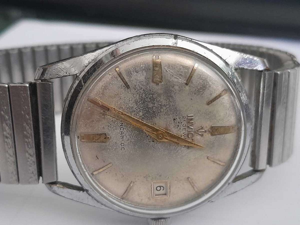 Two vintage watches to wear as is, or for minor repairs.