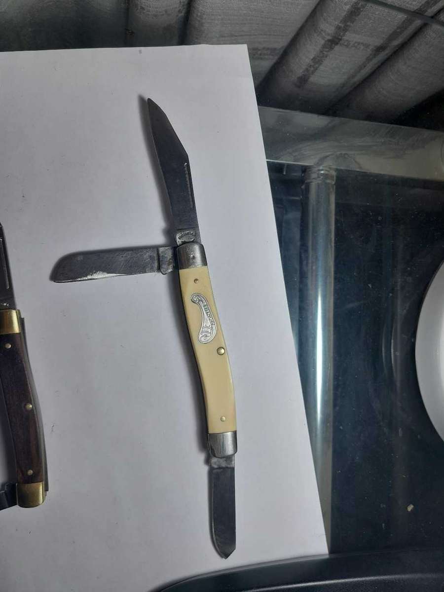 2 x Vintage US Imperial Frontier Stock Knives.