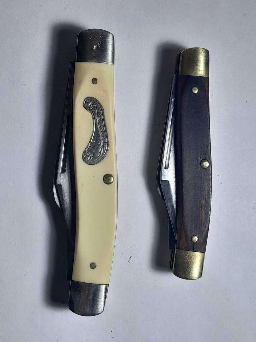 2 x Vintage US Imperial Frontier Stock Knives.