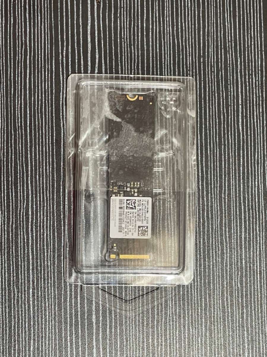 Samsung PM991 M.2 2280 NVMe OEM Solid State Drive - 512GB