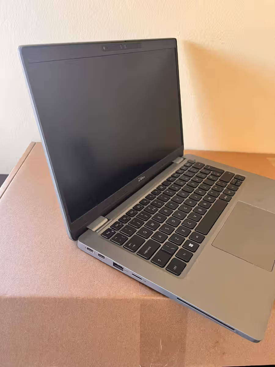 Dell Latitude 5330 | 12th Gen i7, 16GB RAM, 512GB SSD, FHD Display, Win 11