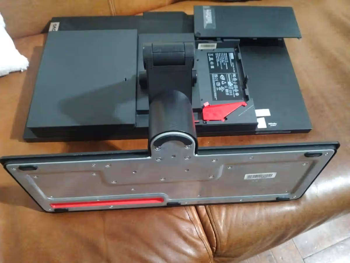 Lenovo ThinkCentre M90a All-in-One PC | 10th Gen i5, 8GB RAM, 512GB SSD, 24' Display, Win 11