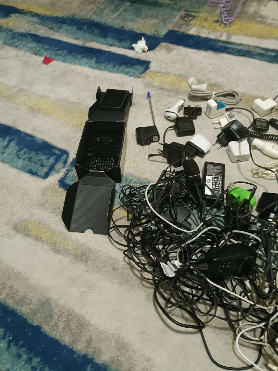 Bulk lot of Cellphone & accessories