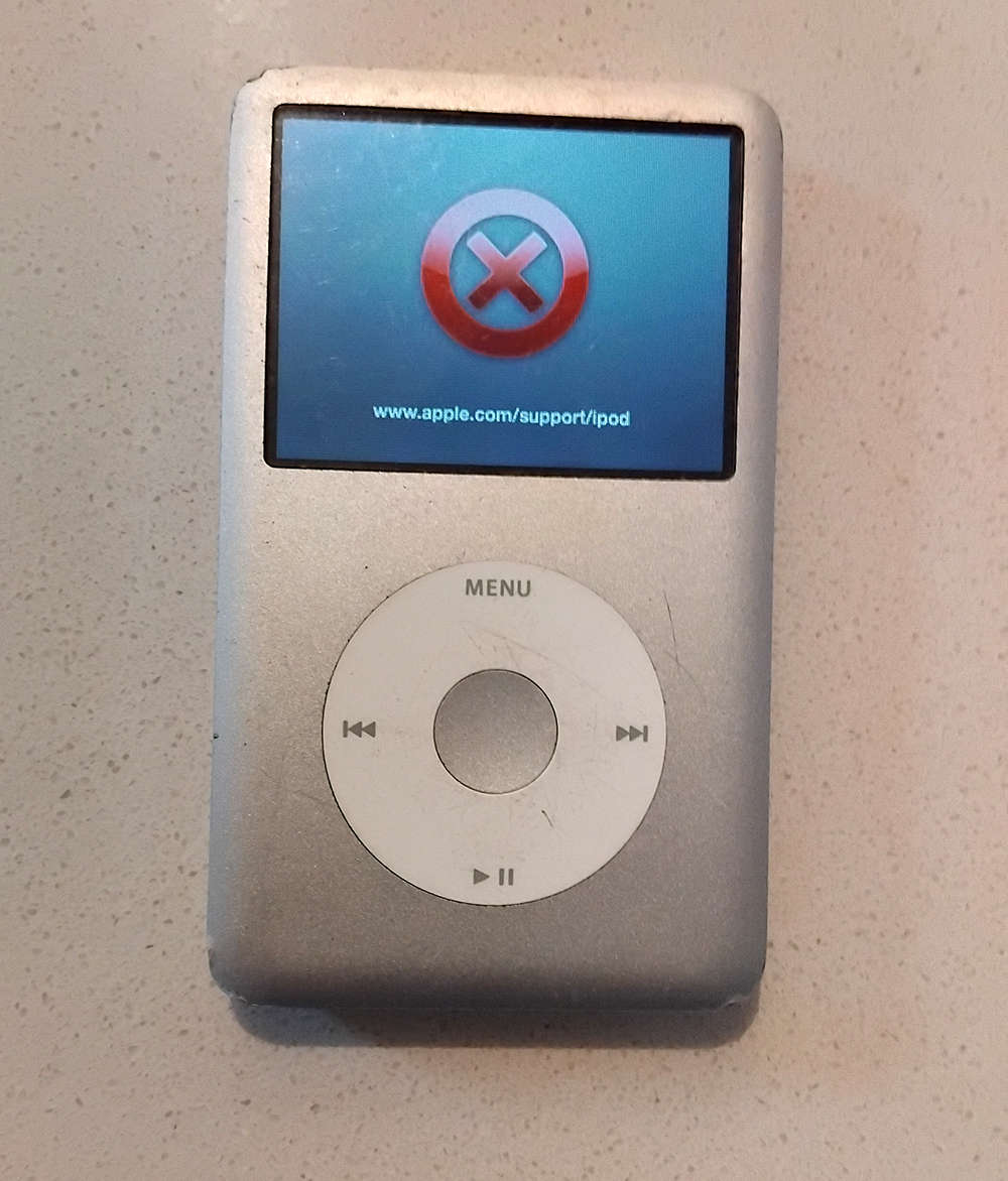 iPod Classic 160GB Silver 7th Generation [Bad HDD]