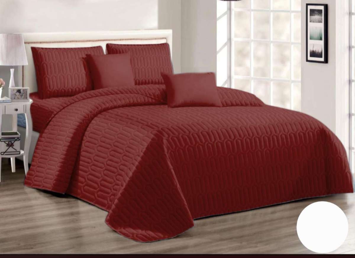 5Pc Maroon Queen Set, 1 Bedspread, 2 Standard + 2 Continental pillow cases