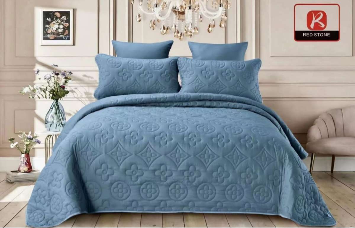 5Pc Super King Quilt Set, 1 Quilt Bedspread, 2 standard pillow cases, 2 Continental Pillow cases