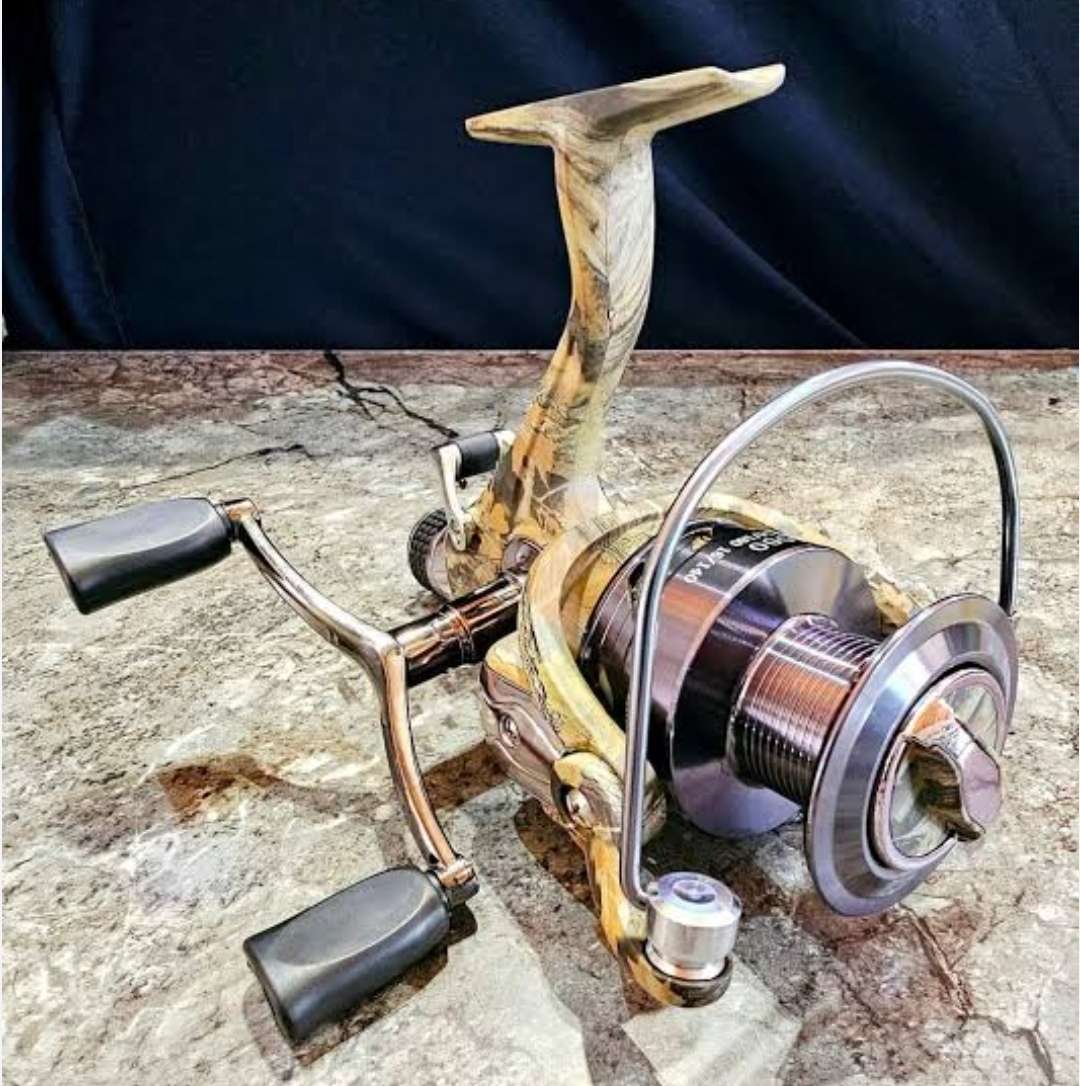 Wolfhound SUP 6000 Camo Bait Runner,Aluminium Spool, 10 ball bearings,Double handle, smooth retrieve