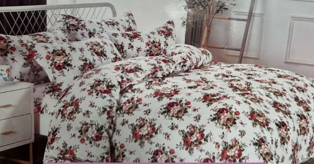 6pc Queen Set Floral Duvet Cover, 2 standard + 2 continental pillow cases, 1x flat sheet