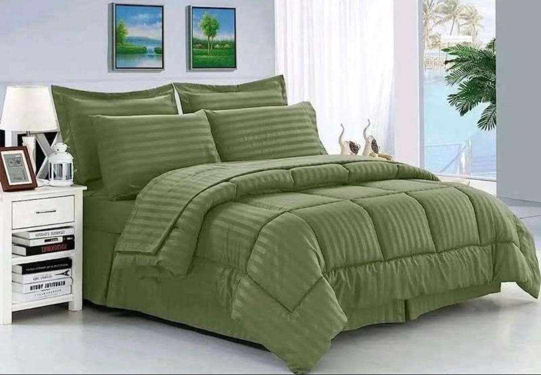 5Pc Queen to King Sage Green Comforter Set, Incl 2std pillowcases, 2 conti pillowcases, 1 comforter