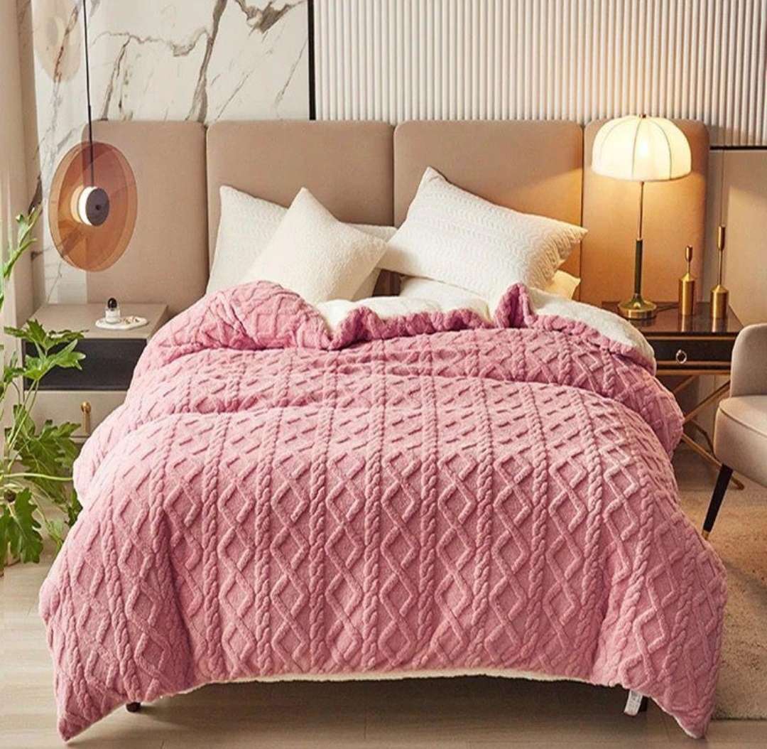 5Pc Geometric Comforter Set, with 2 Std+ 2 Conti Pillowcases, White Sherpa Wool Underneath