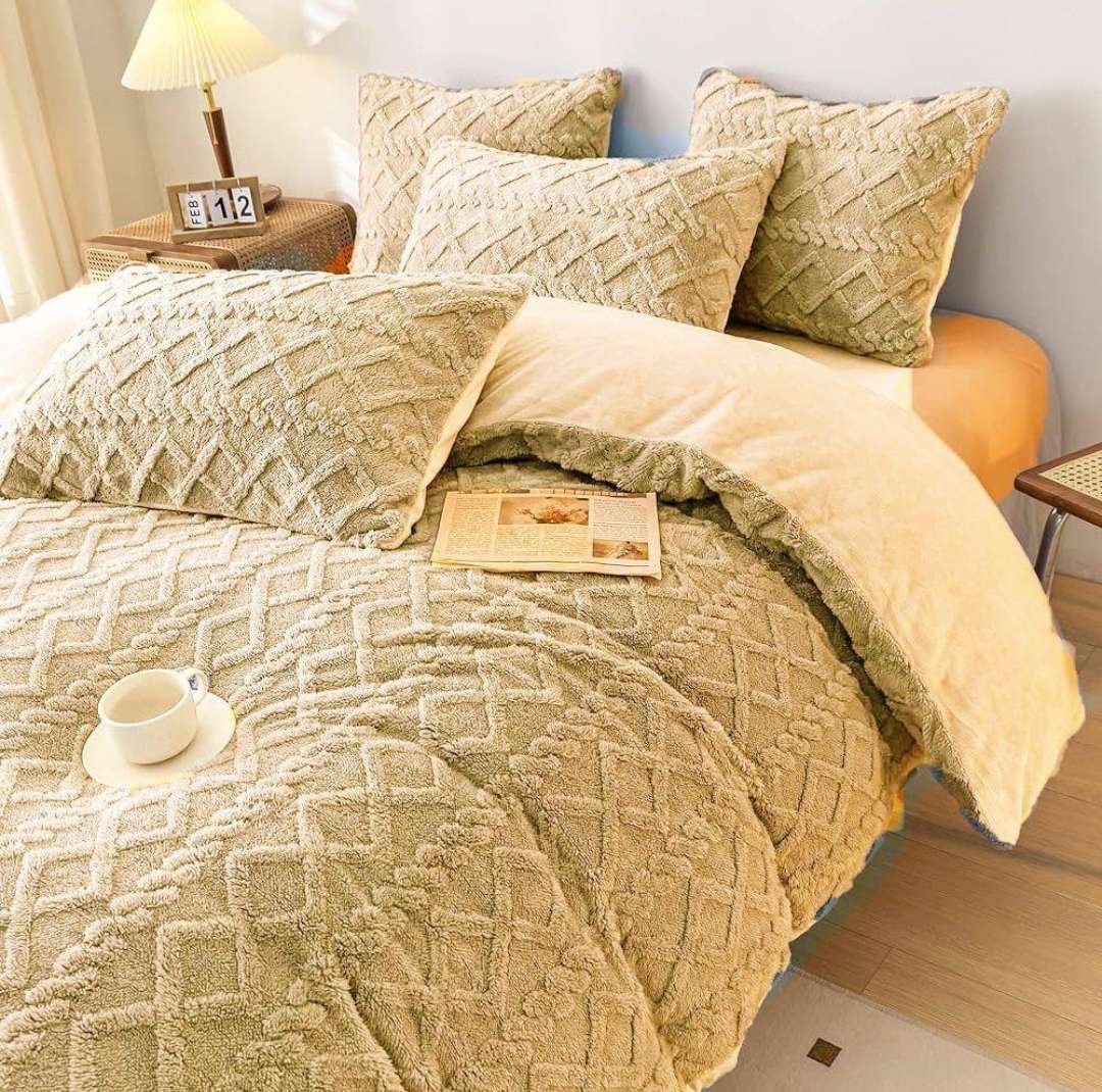 5Pc Geometric Comforter Set, with 2 Std+ 2 Conti Pillowcases, White Sherpa Wool Underneath