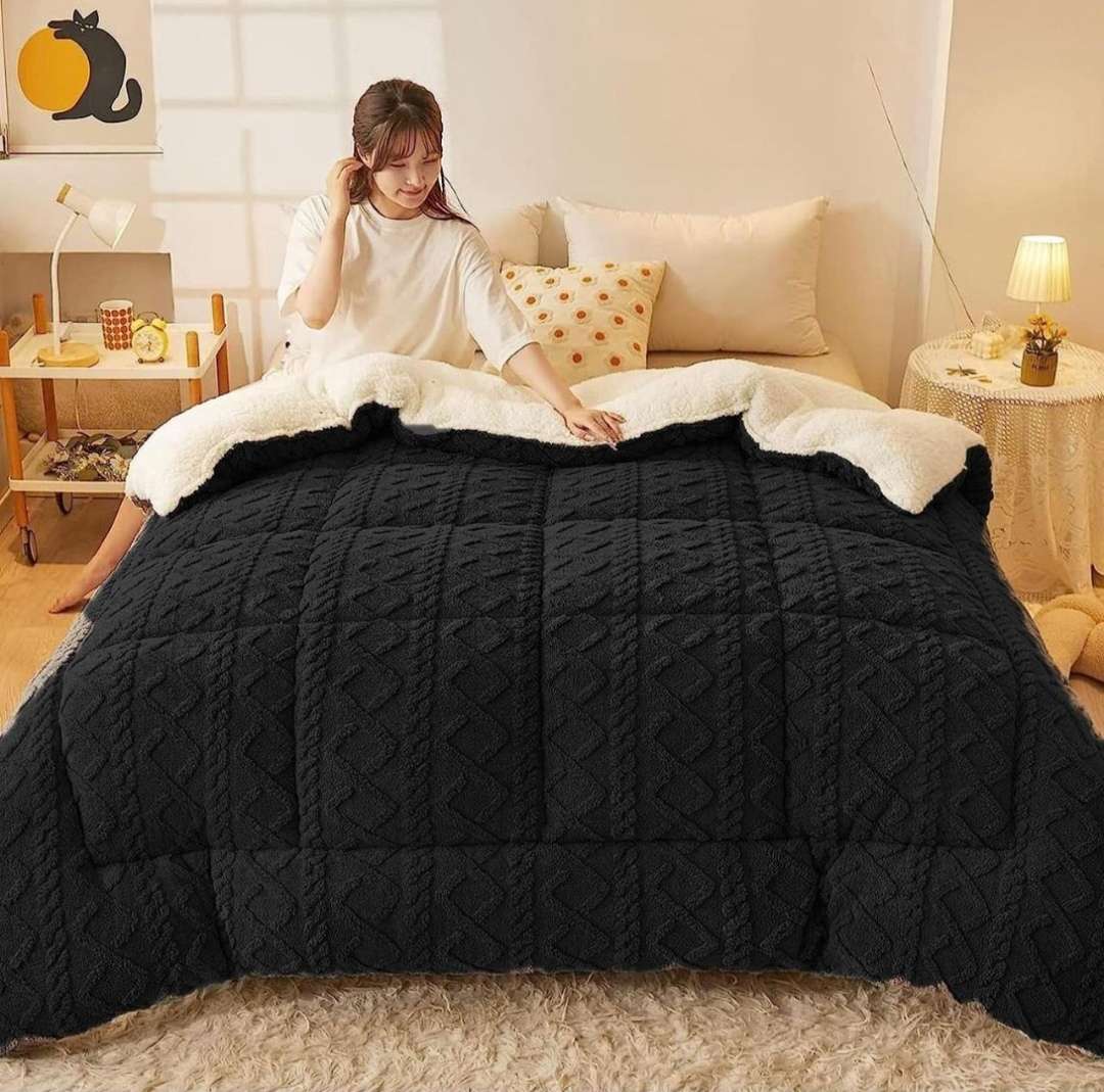 5Pc Geometric Comforter Set, with 2 Std+ 2 Conti Pillowcases, White Sherpa Wool Underneath
