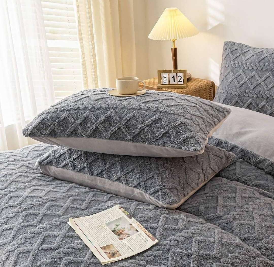 5Pc Geometric Comforter Set, with 2 Std+ 2 Conti Pillowcases, White Sherpa Wool Underneath