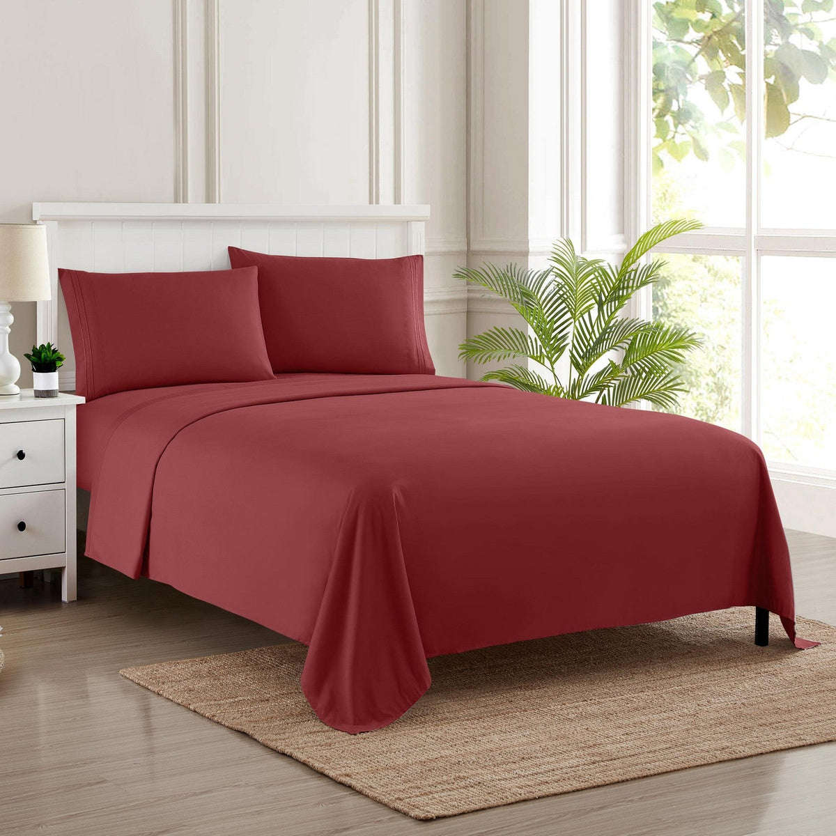 4pc Queen sheet set, includes 1x flat sheet, 1 x fitted sheet and 2 pillow cases, maroon