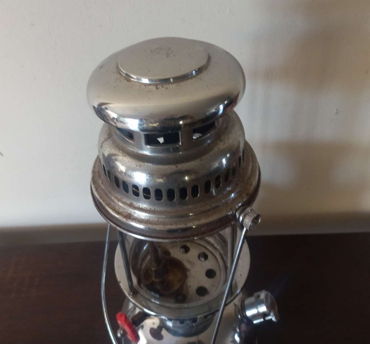 butterfly paraffin lamp in good condoition