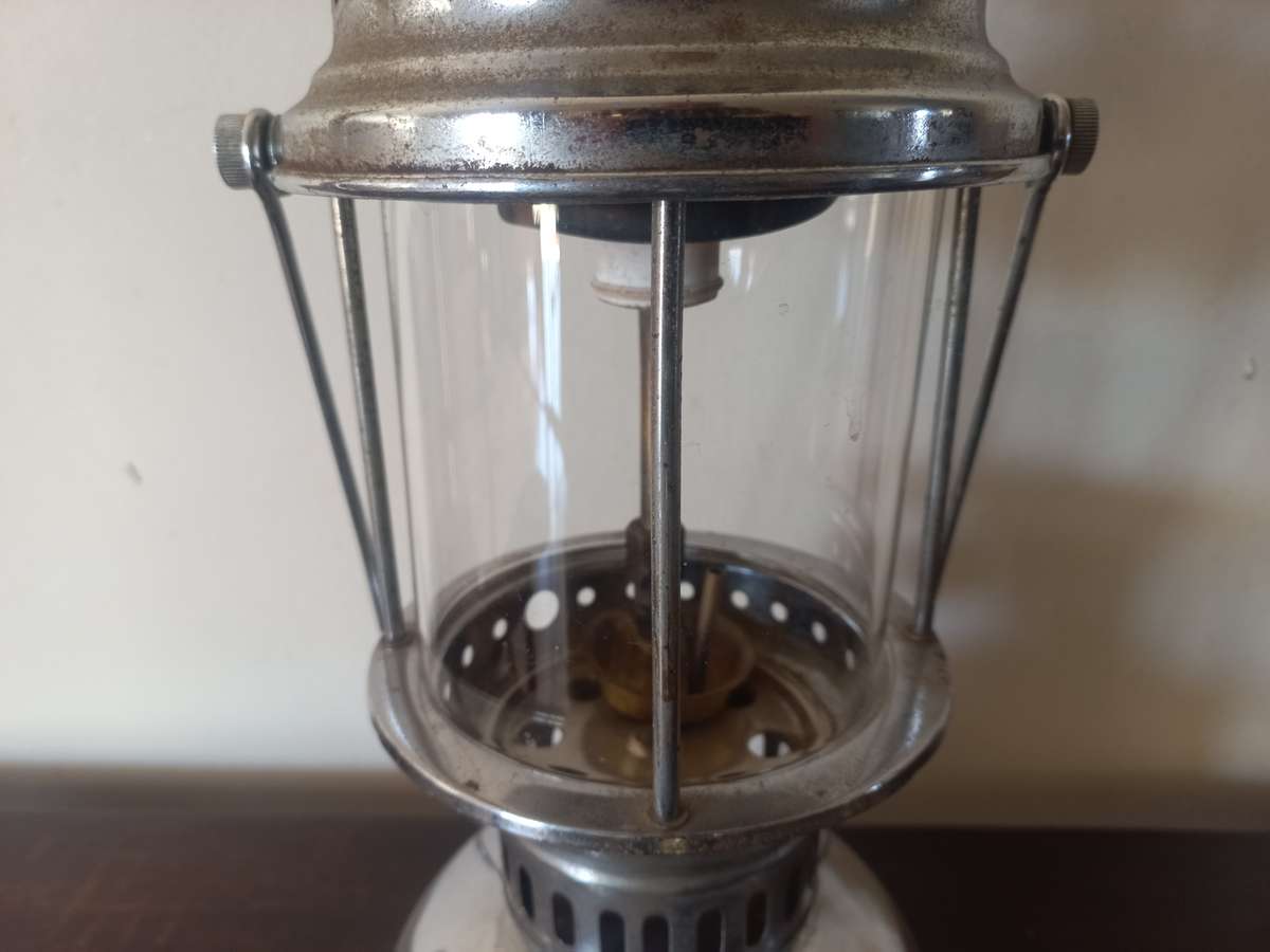 butterfly paraffin lamp in good condoition