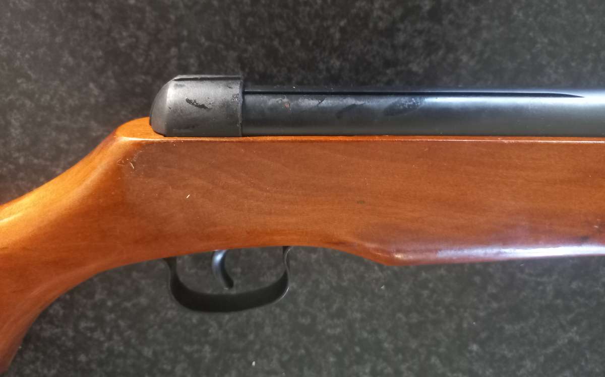 PELLET GUN IN VERY GOOD CONDITION